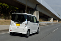 パワーユニットは基本的に「eKスペース」と共通だが、軽スーパーハイトワゴン用にチューニングを変更。痛痒（つうよう）感なく走れるように配慮されている。