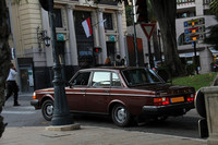 「ボルボ240GL」。ナンバーと良好なコンディションから察するに、モナコ在住のオランダ人か。