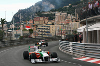 2008年からF1に参戦しているフォースインディアは、2009年のベルギーGPで初ポイント（2位）を獲得。3年目の今回、モナコで初の2台ダブル入賞を果たした。エイドリアン・スーティル（写真後ろ）は12番グリッドから8位、ビタントニオ・リウッツィ（同前）はQ3進出の10番グリッドから9位。（写真＝Force India）