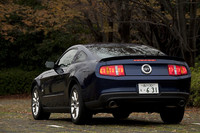 リアのコンビネーションランプは、1960年代のモデルから受け継がれる3連タイプ。先代の日本仕様ではリアバンパーに組み込まれていたウィンカーランプも、コンビネーションランプに一体化されている。
