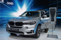 「BMW X5」のプラグインハイブリッド車「xDrive40e」。