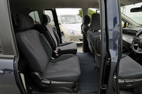 7人乗りのフリードは1列目と2列目のシートが孤立しているため、車内を自由にウォークスルーできる。