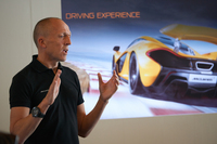 今回のイベントには、マクラーレン・オートモーティブのチーフテストドライバーを務めるクリス・グッドウィン氏が参加。ドライビングの指導を行った。