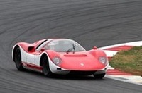 67年グランプリではアクシデントに巻き込まれたこともあって勝てなかったものの、性能的にはポルシェ906カレラ6といい勝負だったR380-II。