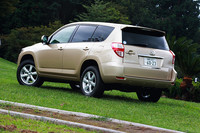 新色が追加された以外、外観に大きな変更はない。ヴァンガードのラインナップの中では、今回試乗した240SのFF仕様が最も安い244万1250円。一番高価なのは、3.5リッターV6エンジンを積む四駆の7名乗車仕様の「350S“Gパッケージ”で、335万4750円。