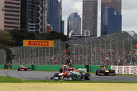 2012年をF1浪人として過ごしたエイドリアン・スーティル（写真）が、古巣フォースインディアでカムバックを果たした。スタートでスーパーソフトではなくミディアムを履き2ストップで走り切るという奇策が奏功し一時はトップを走行したが、最後に履いたスーパーソフトがフィットせず、チームメイトのポール・ディ・レスタを従えての7位でレースを終えた。（Photo=Force India）
