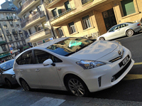 ジュネーブで。「プリウス＋」のタクシー。