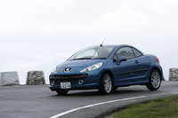 プジョー207CC レザー（FF/4AT）／207CC GT（FF/5MT）【試乗速報】の画像