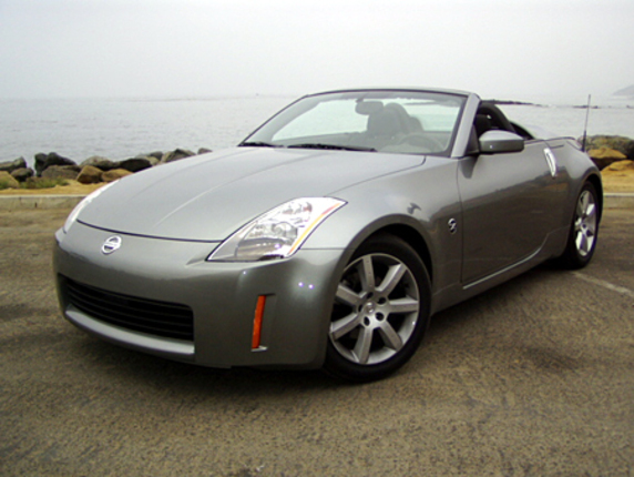 【スペック】（6MT/北米仕様）：全長×全幅×全高＝4303×1816×1318mm/ホイールベース＝2649mm/車重＝1555kg/駆動方式＝FR/3.5リッターV6DOCH24バルブ（287ps/6200rpm、37.9kgm/4800rpm）