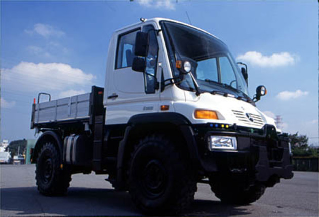 【スペック】全長×全幅×全高＝5100×2150mm×2830mm/ホイールベース3080mm/車重＝5900kg/駆動方式＝フルタイム4WD/4.2リッターOHC直4ディーゼルターボ・インタークーラー付き（150ps/2200rpm、59.0kgm/1200-1600rpm）/車両本体価格＝約1600.0万円