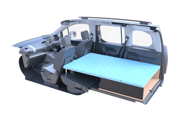 シトロエン・ベルランゴ」用の車中泊キット「アグレ・ベッド