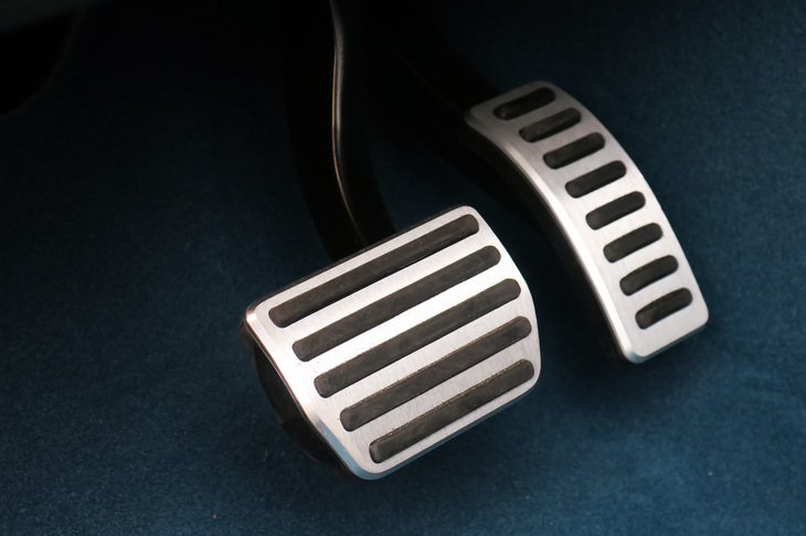 ボルボC40リチャージ（アクセル／ブレーキペダル）