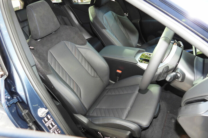 BMW X3 20d xDrive Mスポーツ（フロントシート）