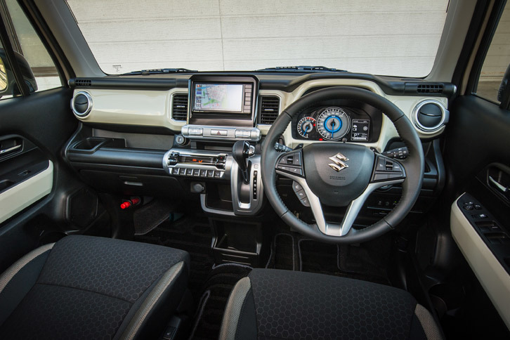 ワゴンボディーがもたらす広い室内空間も「クロスビー」のセリングポイント。