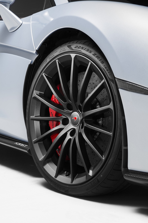 「マクラーレン570GT」（ホイールとタイヤ）