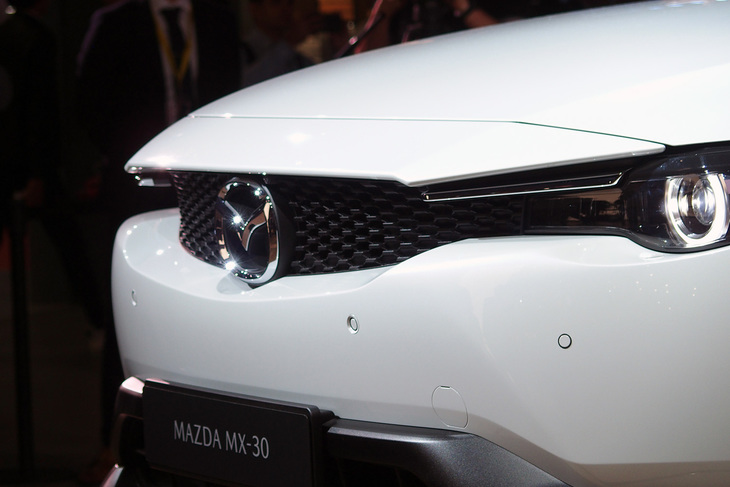 「マツダMX-30」のフロントグリル。