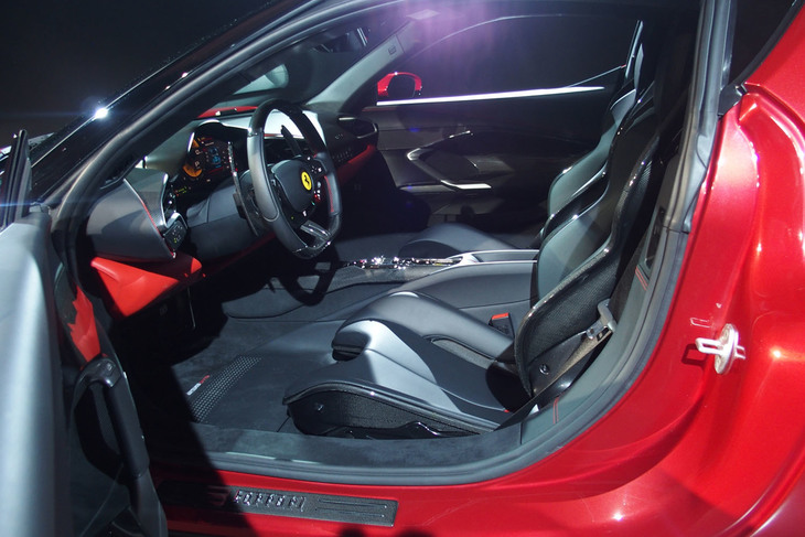 フェラーリ296GTB（インテリア）