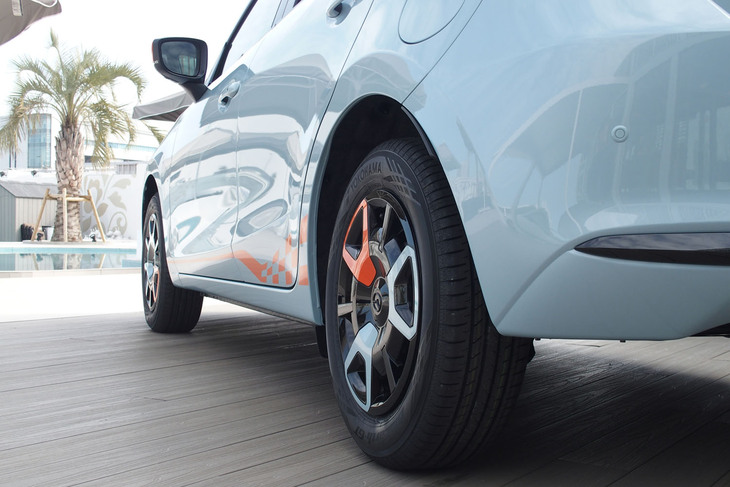 マツダ2 15 BD ROOKIE DRIVE架装車（ホイールキャップ）