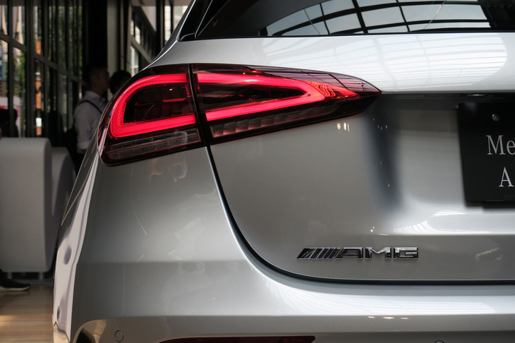 メルセデスAMG A35 4MATIC（リアコンビランプ）