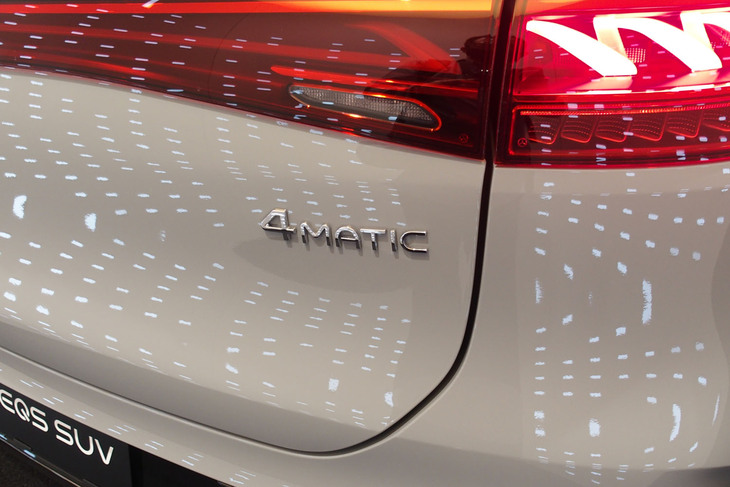 メルセデス・ベンツEQS580 4MATIC SUVスポーツ（リアゲートのエンブレム）