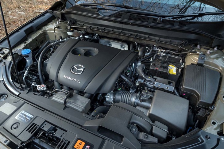 最高出力156PSを発生する、2リッター直4エンジン。レギュラーガソリン対応で、WLTCモードの燃費は14.0km/リッターとなっている。