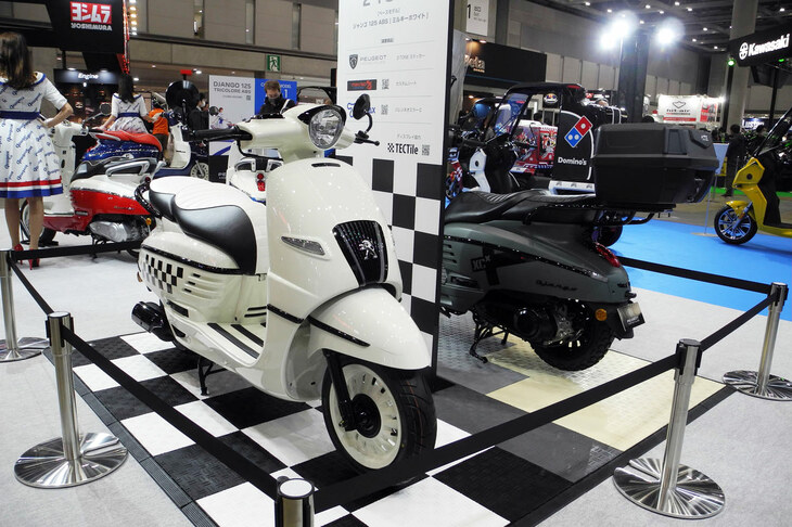 「プジョー・ジャンゴ125ABS」と「ジャンゴ125シャドウABS」のカスタムモデル。
