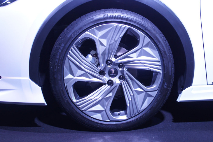 トヨタ・プリウスELEGANT ICE STYLE（ホイール）