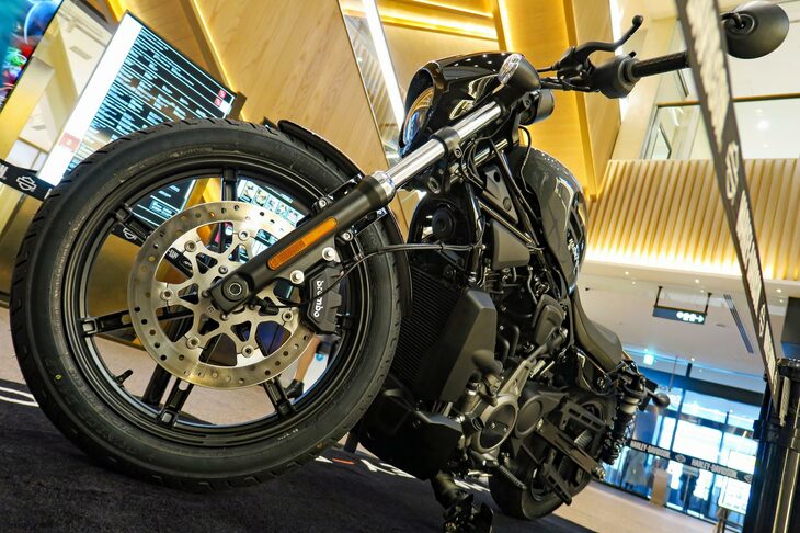 ハーレーダビッドソン・ナイトスター（フロントタイヤ＆ホイール）