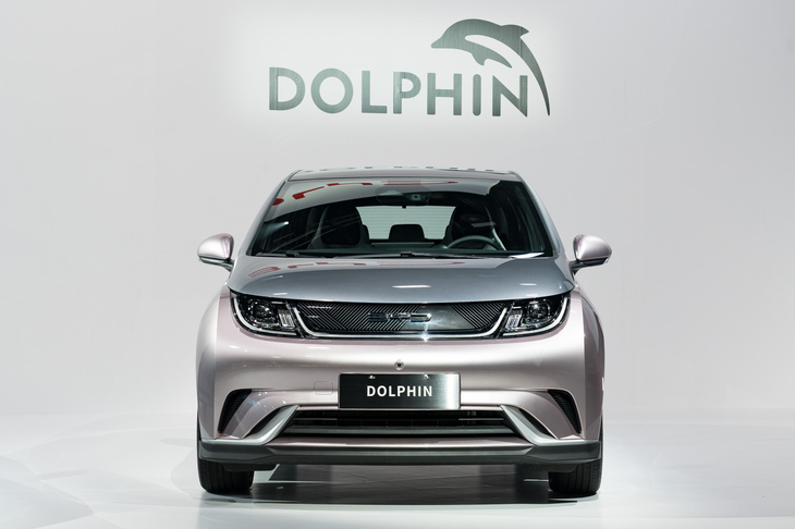 渕野「クルマの大きさの割に、顔まわりが小さくまとまって見えませんか？」　
	清水「確かに」　
	ほった「そうですね。今どきの他のクルマの顔が、皆デカすぎるってのもありますけど」