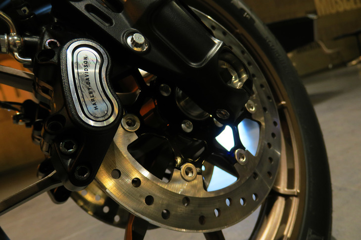 ハーレーダビッドソン・ローライダーS（フロントブレーキ）