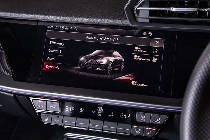 「アウディドライブセレクト」の設定用画面。4種類の走行モードが選択できるほか、ドライブシステムやサスペンション、ステアリングなどのセッティングを個別に選択できるようになっている。