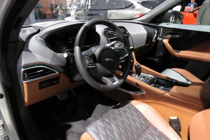 ジャガーFペースSVR