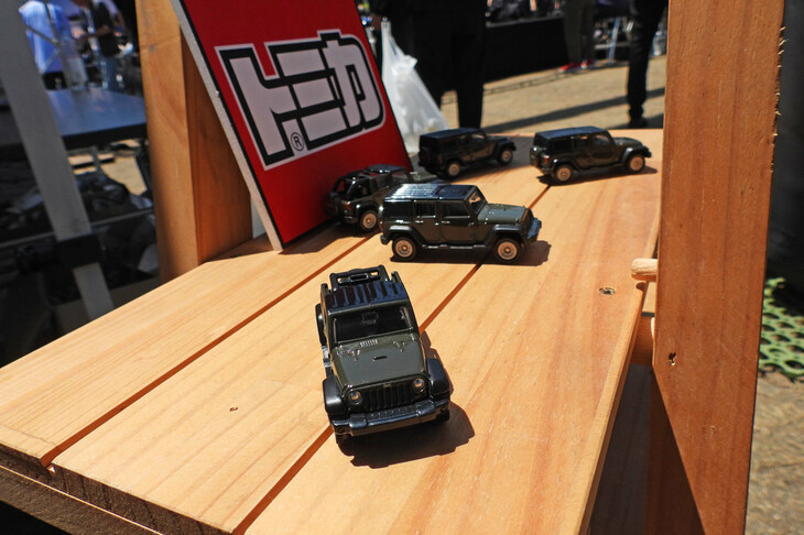 「ジープ・ラングラー」のトミカも出展。