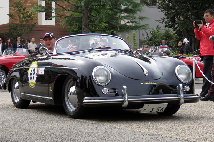 1954年式「ポルシェ356スピードスター」。今回のイベントには、総勢12台ものポルシェ356が参加した。