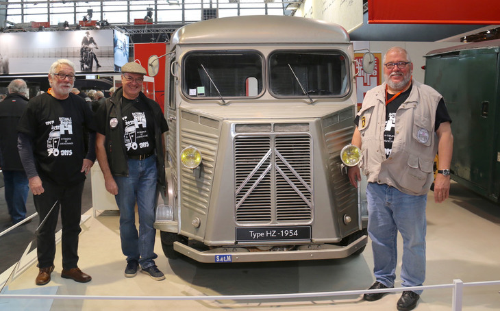 「レトロモビル」など、パリで開催されるイベントにも触れている。