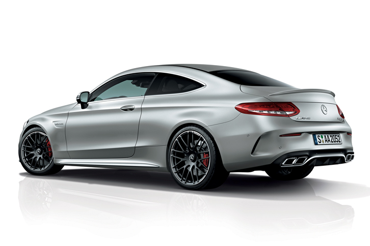 「メルセデスAMG C63 Sクーペ」のリアビュー。