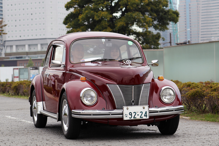 1970年代にはやった、1940年フォード風の顔つきにカスタムされた1974年「フォルクスワーゲン・タイプ1」。ほかに1937年フォード風などのキットも存在した。