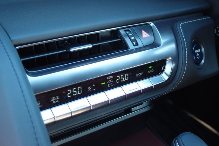 レクサスLC500h（センターコンソールのスイッチ類）