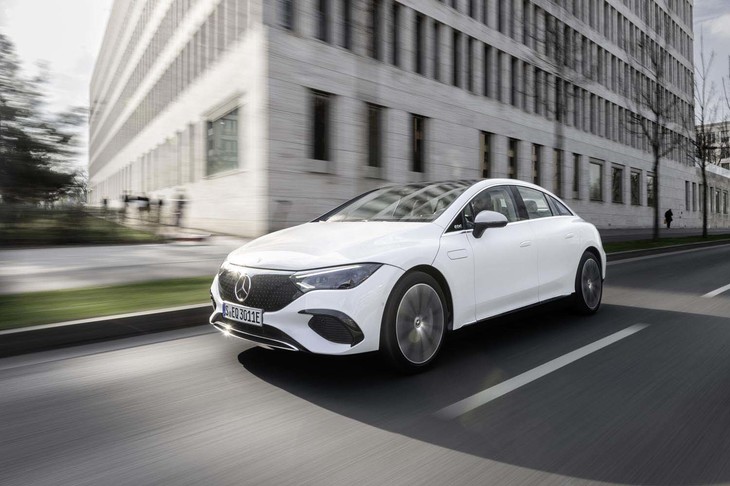 内燃機関を持たないBEVのなかでも、「EQE」の静粛性の高さは特に印象に残るものだった。