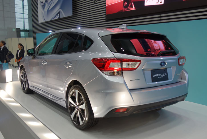 「インプレッサ スポーツ」。写真のボディーカラーは「アイスシルバー・メタリック」。