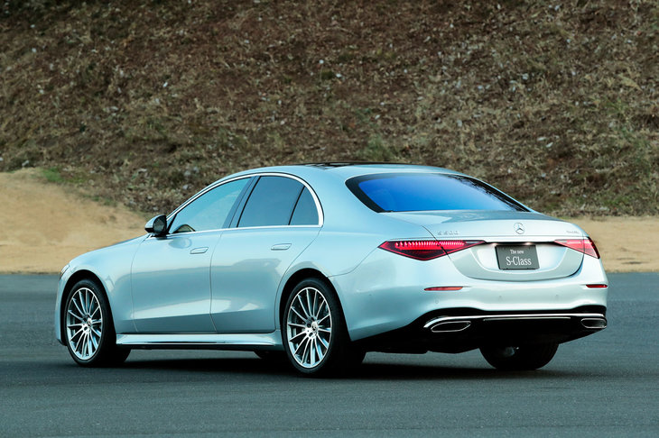 「S500 4MATIC」のリアビュー。