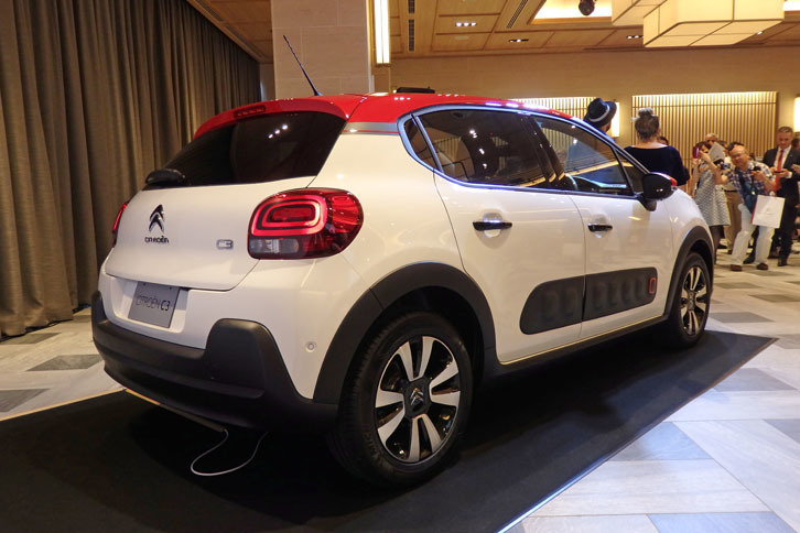 「C3」のリアビュー。