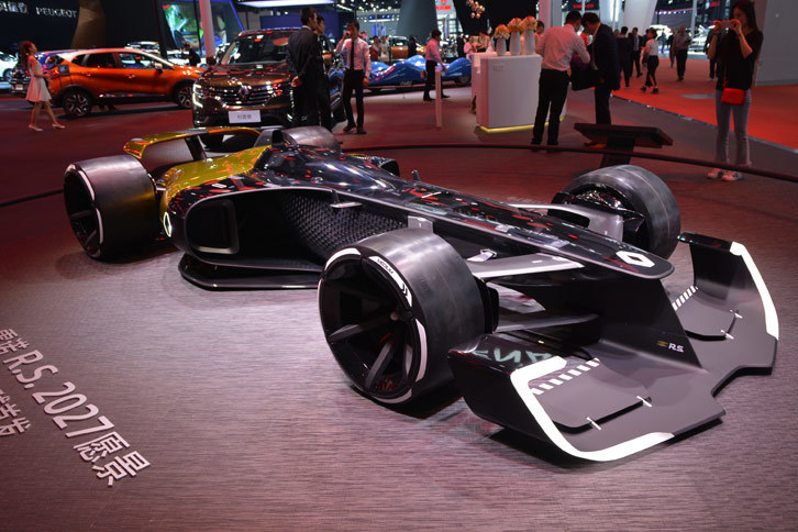 ルノーのブースに飾られていたコンセプトカー「R.S.2027ヴィジョン」。2027年のF1マシンを想定しているという。パワープラントはエンジンとモーターのハイブリッドだ。