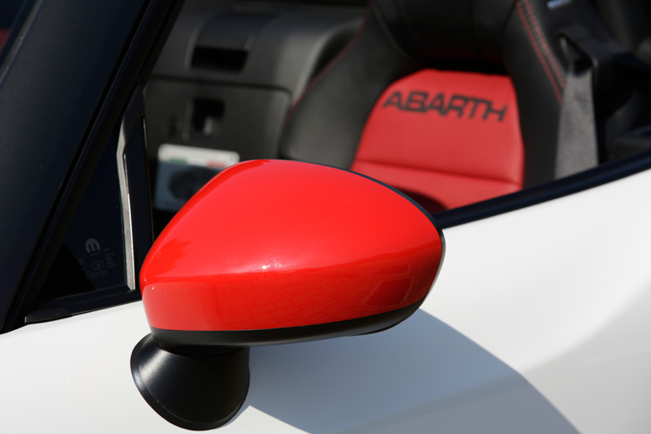 アバルト124スパイダー（ドアミラー）