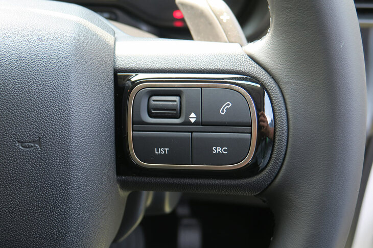 フィアット・ドブロ（ステアリングスイッチ）