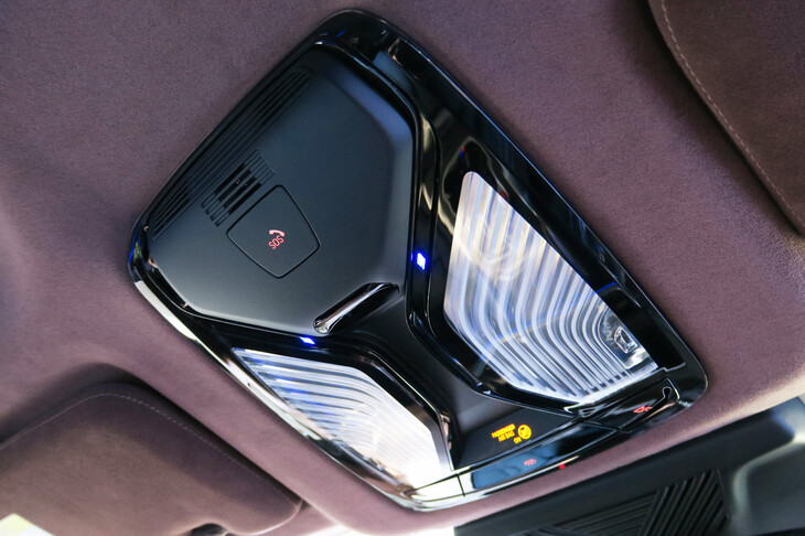 BMW XM（オーバーヘッドコンソール）