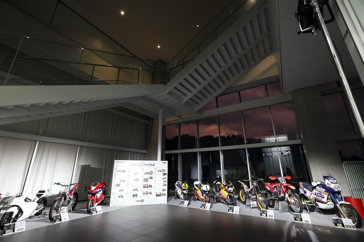 2022年4月、それまで二輪レース活動を担ってきたHRCに四輪レース部門が加わり、新しい組織体制となったHRC。従来のモータースポーツ活動や研究開発のみならず、カーボンニュートラル対応や量産車事業への貢献といった新たなミッションが課せられている。なお二輪の拠点は埼玉県朝霞市にある。