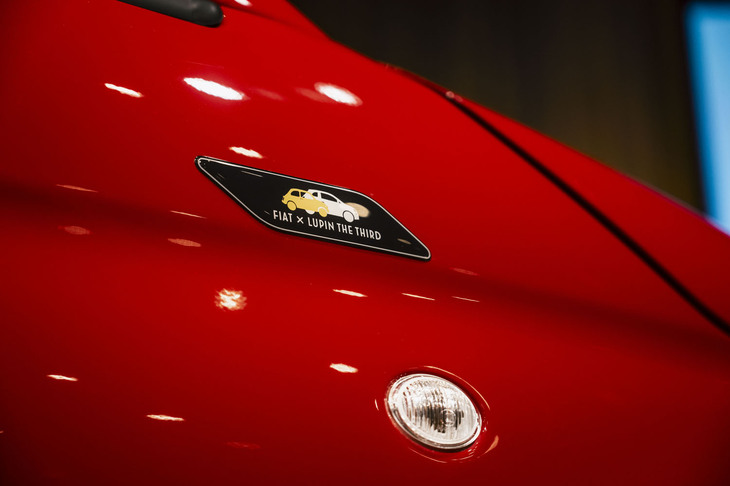 フィアット500スペシャルエディション（「FIAT×LUPIN THE THIRD」エンブレム）