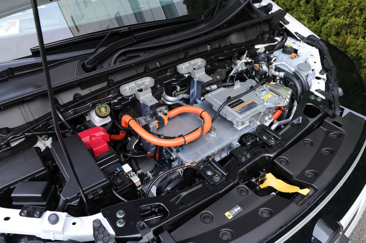 パワートレインは「B5」と「B7」（写真）の2種類。一充電走行距離はグレードによって異なるが、最も長い場合で前者が521km、後者が702kmとなる。先に容量78kWhのリチウムイオンバッテリーと最高出力218PS、最大トルク355N・mを発生するモーターを組み合わせたB7が発売された。