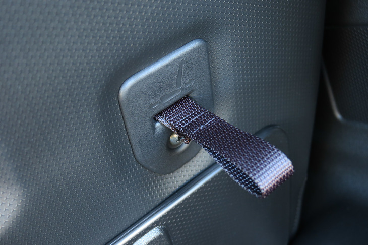 スズキ・ハスラー ハイブリッドXターボ（4WD）（後席スライド機構のストラップ）